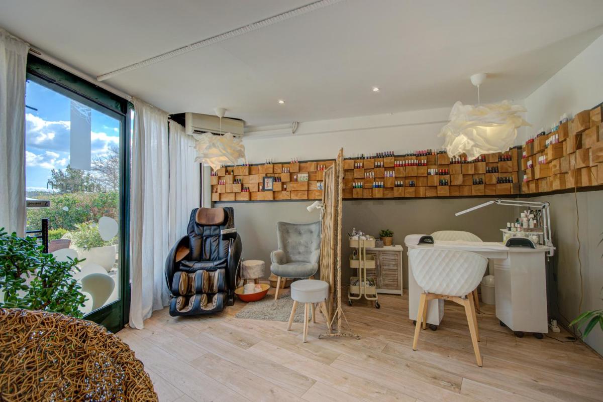 Coin salon dans l'établissement Hotel Bastide & SPA - Villa de Lourmarin