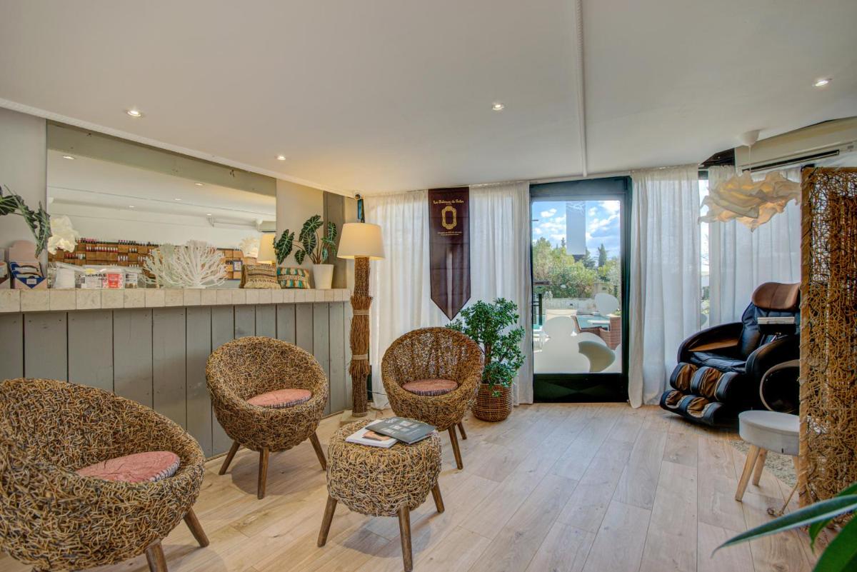 Coin salon dans l'établissement Hotel Bastide & SPA - Villa de Lourmarin