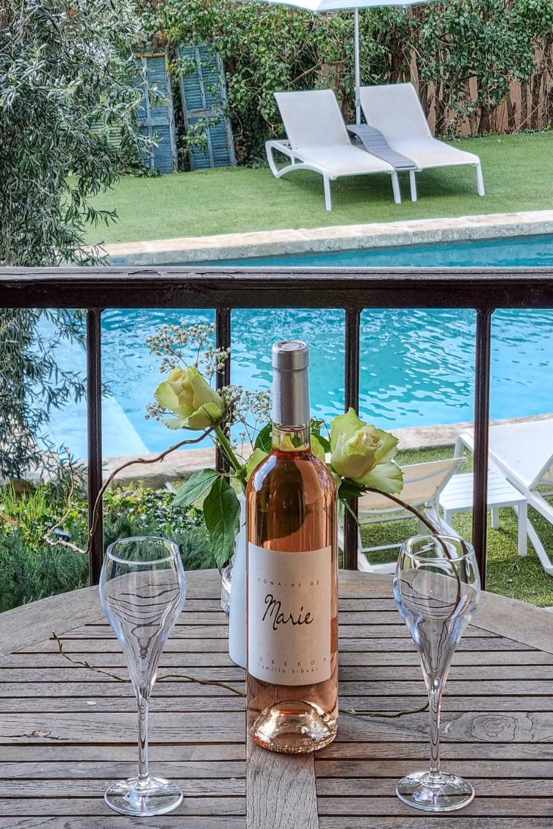 Piscine de l'établissement Hotel Bastide & SPA - Villa de Lourmarin ou située à proximité