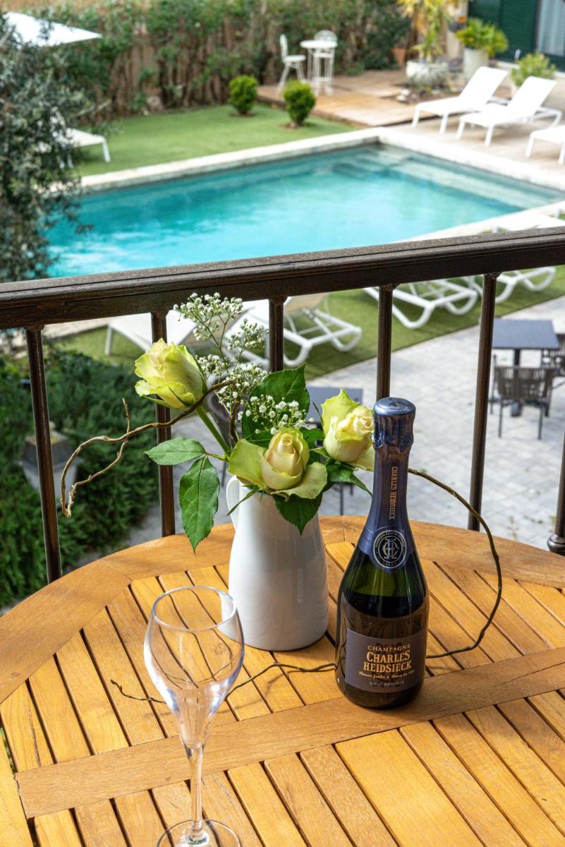 Boissons dans l'établissement Hotel Bastide & SPA - Villa de Lourmarin