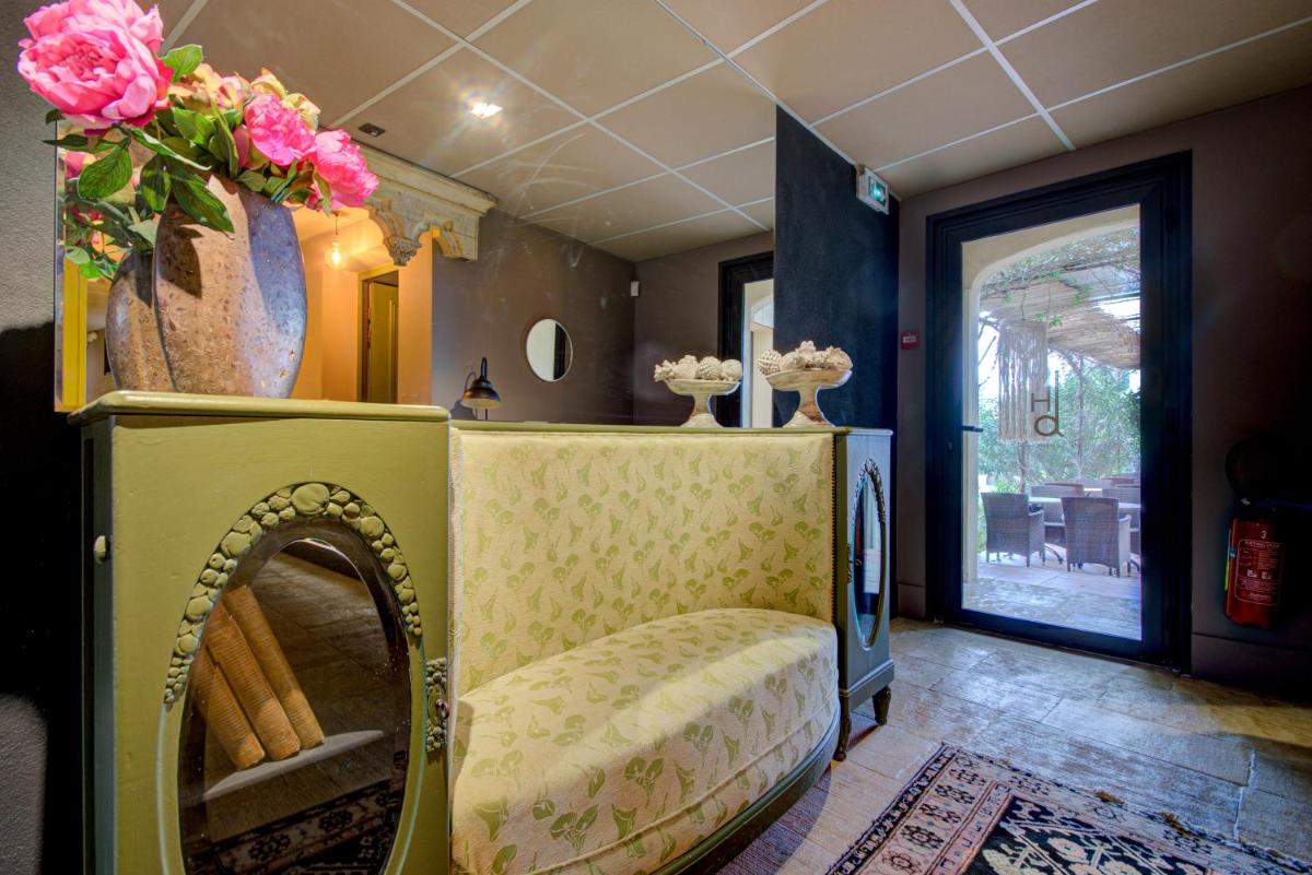 Coin salon dans l'établissement Hotel Bastide & SPA - Villa de Lourmarin