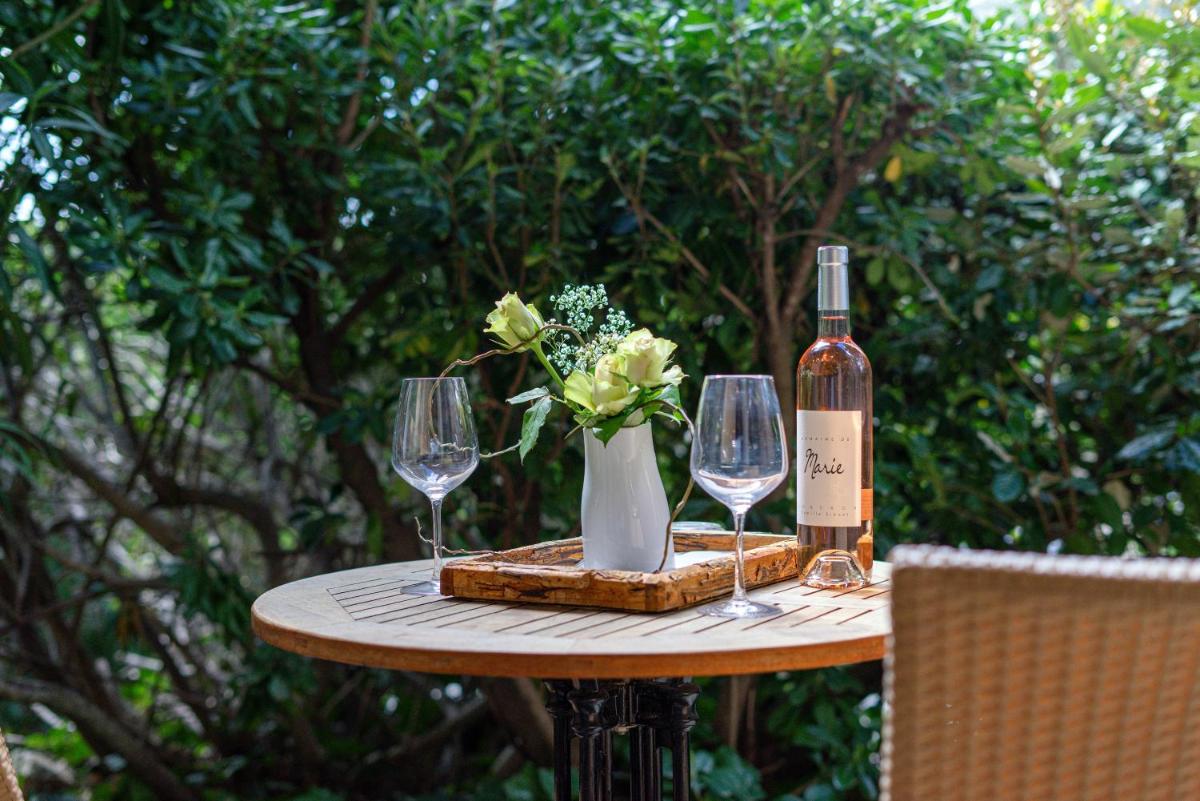 Boissons dans l'établissement Hotel Bastide & SPA - Villa de Lourmarin