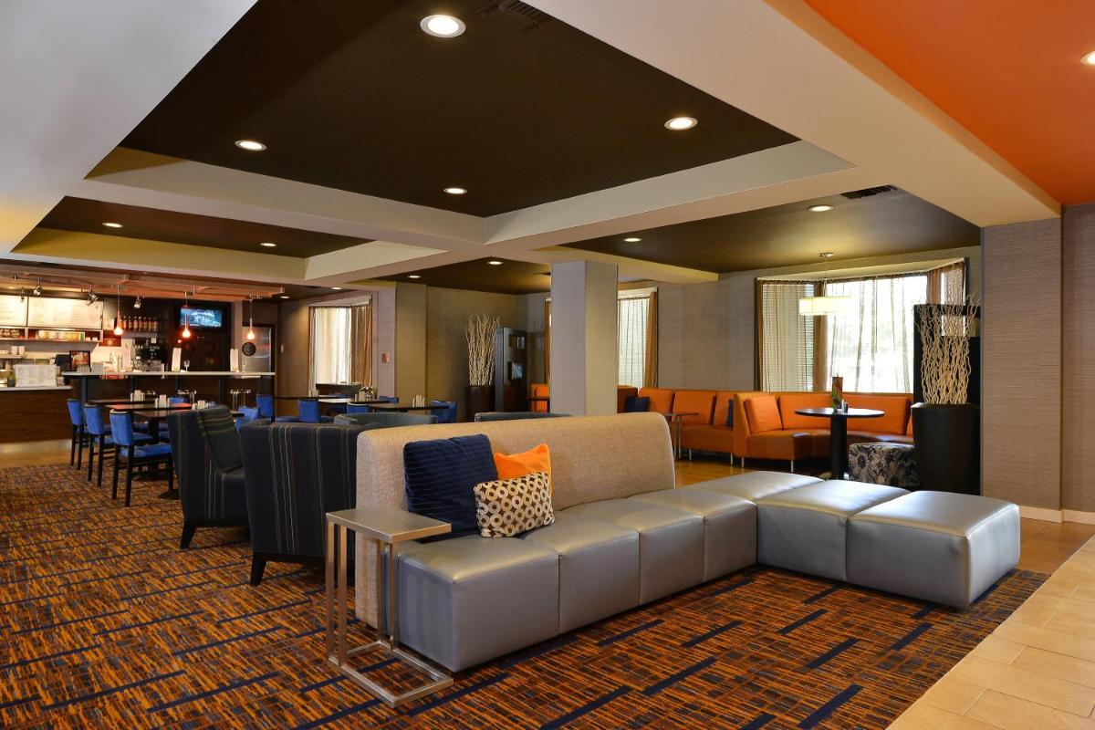 Courtyard by Marriott Bentonville - Housity