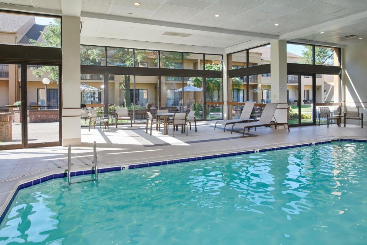 Courtyard Detroit Dearborn - Housity