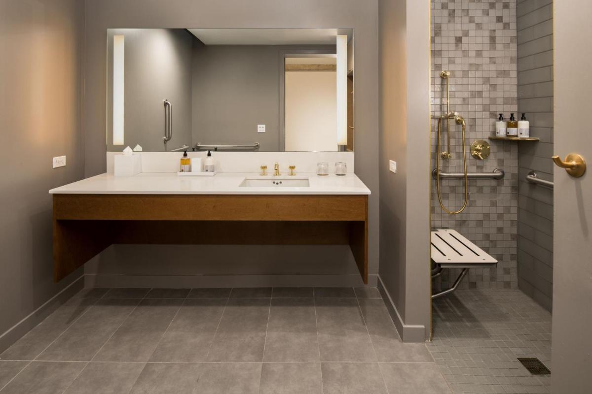 The Hi-Lo, Autograph Collection - Housity