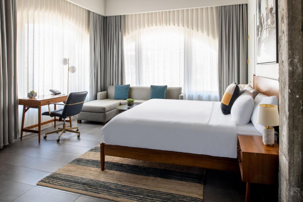 The Hi-Lo, Autograph Collection - Housity
