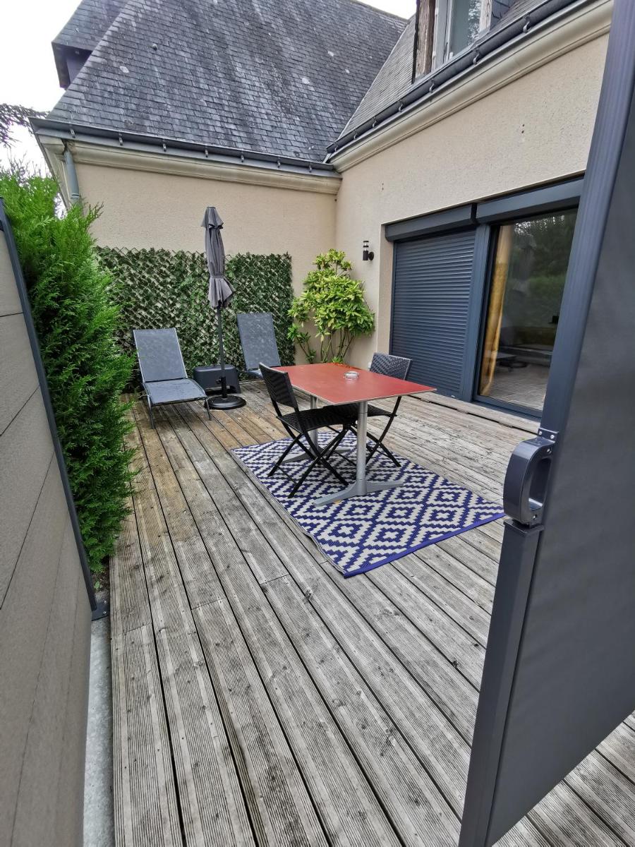 Terrasse ou espace extérieur de l'établissement Les Terrasses de Saumur - Hôtel & Appartements - Restaurant & Spa (Logis)