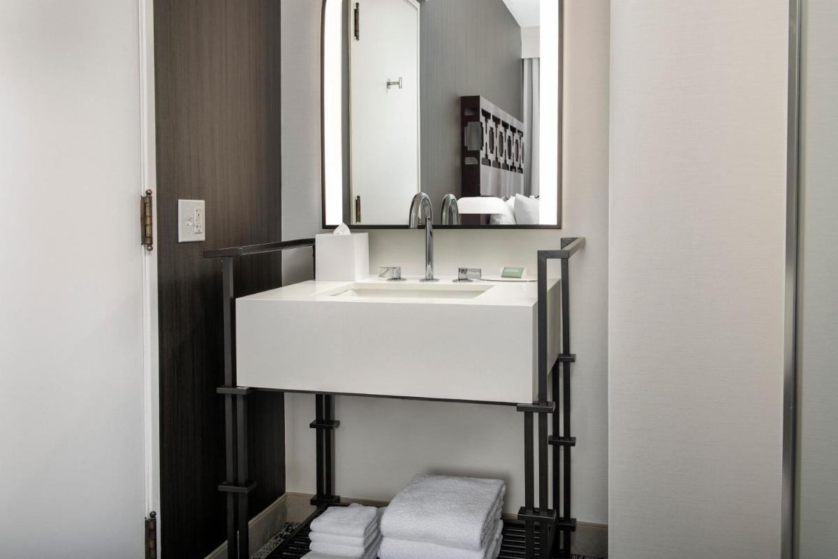 Courtyard by Marriott San Diego Downtown - Hizvo