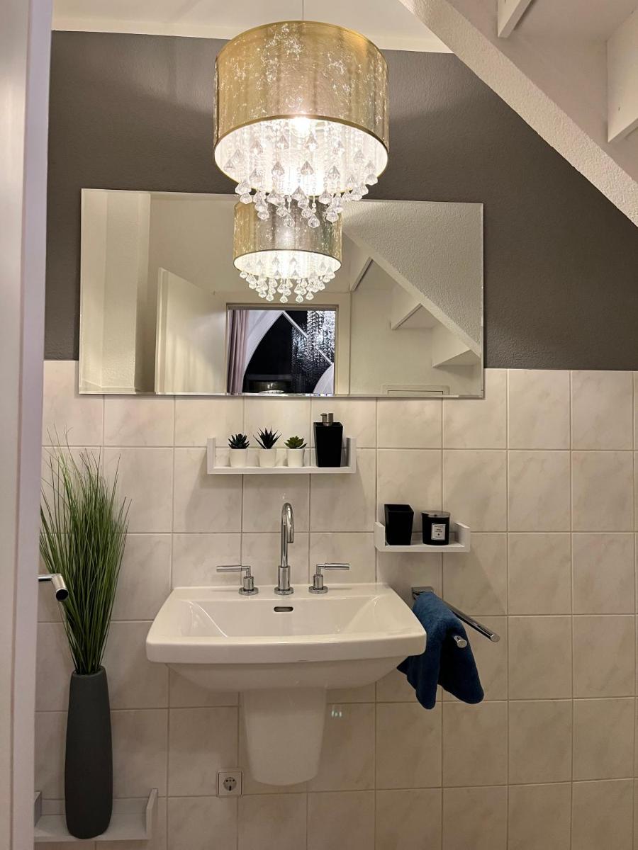 Villa am Park Apartment - Housity