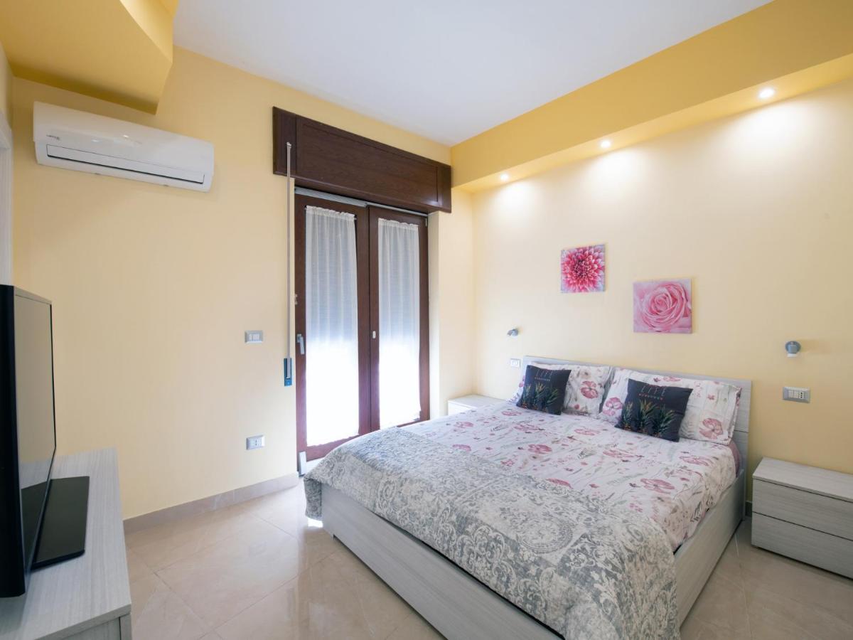 Pompei Center Life Atmosphere - Housity