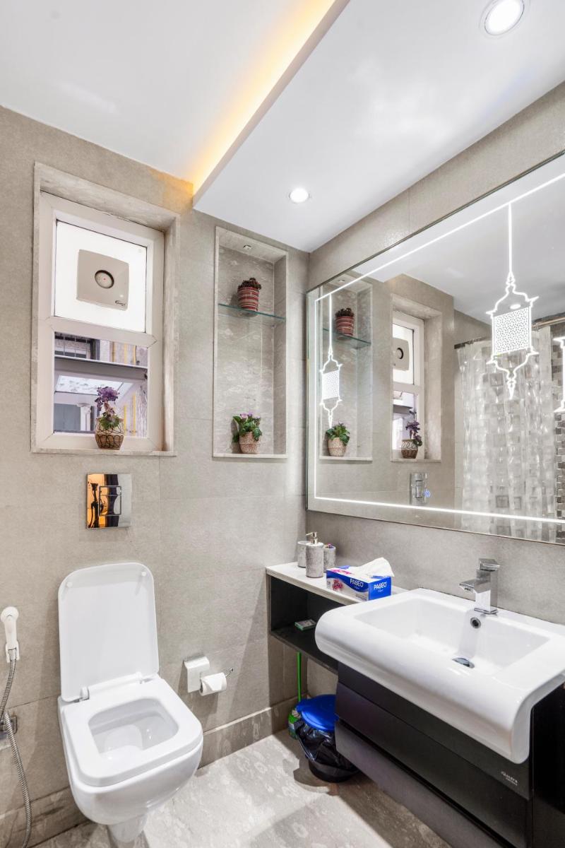 Suitetrails - Pentagon - 5 Bedroom Apartment Saket, South Delhi