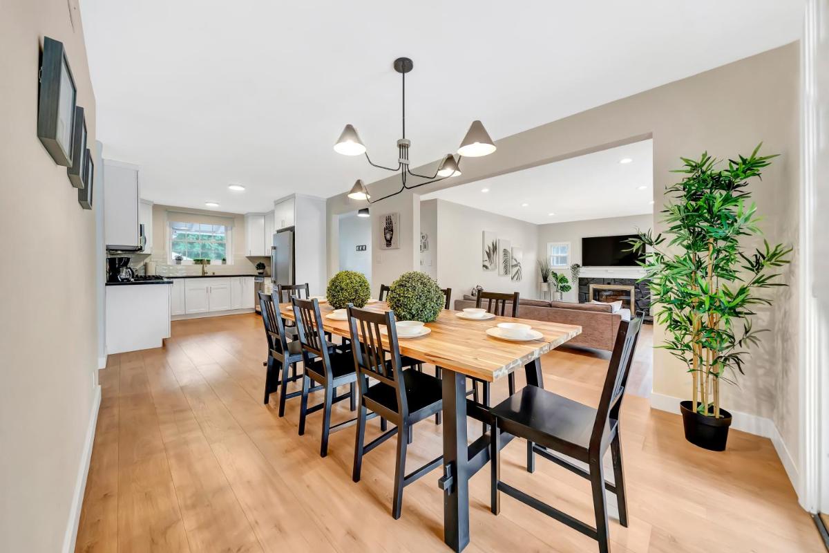 Suitetrails - Oasis Modern 4BR House W/ Pool & Fireplace
