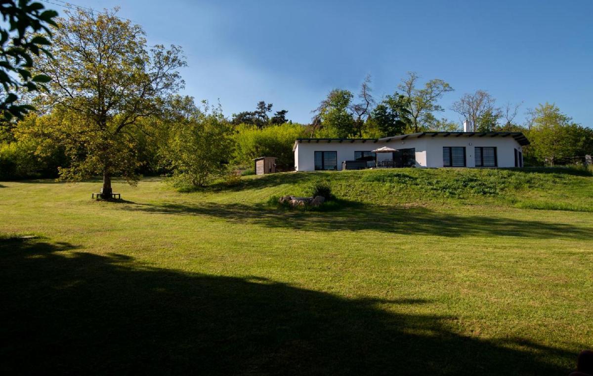 Wellness bungalov - vodní nádrž Slapy - 40km od Prahy - Housity