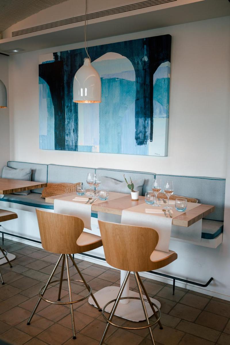 Un restaurante o sitio para comer en Boutique Hotel Villa Gala by Fimedhotels