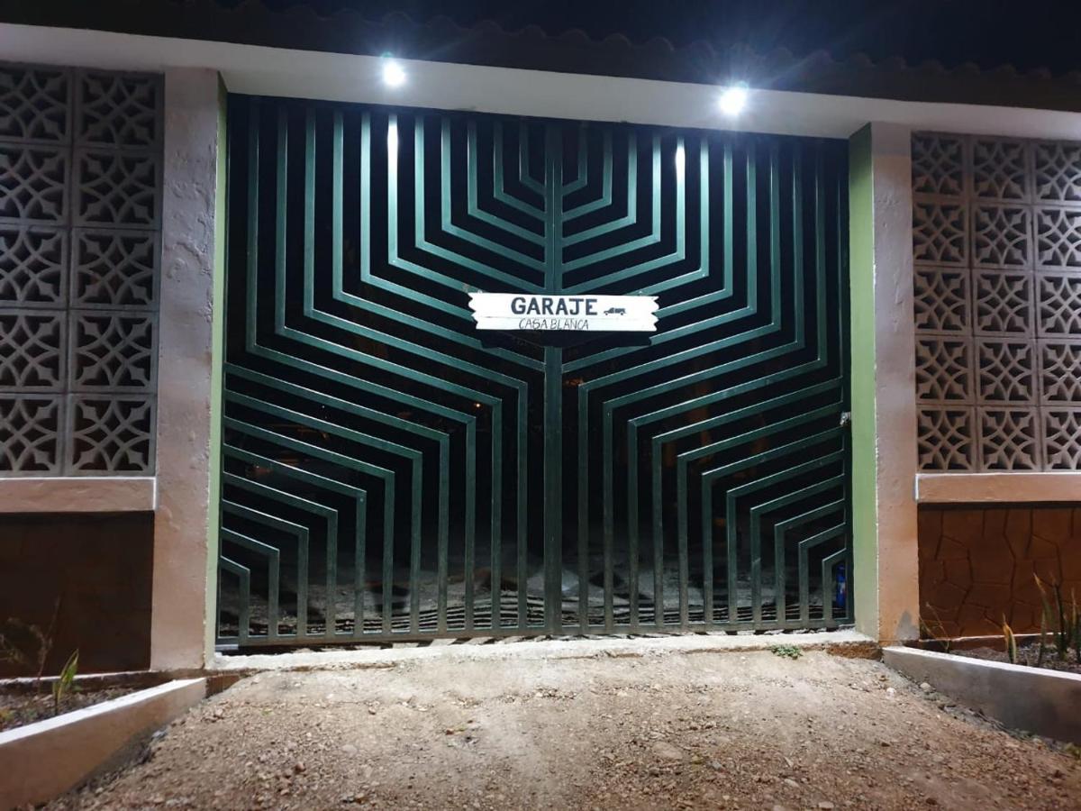 Casa Blanca Suites - Housity