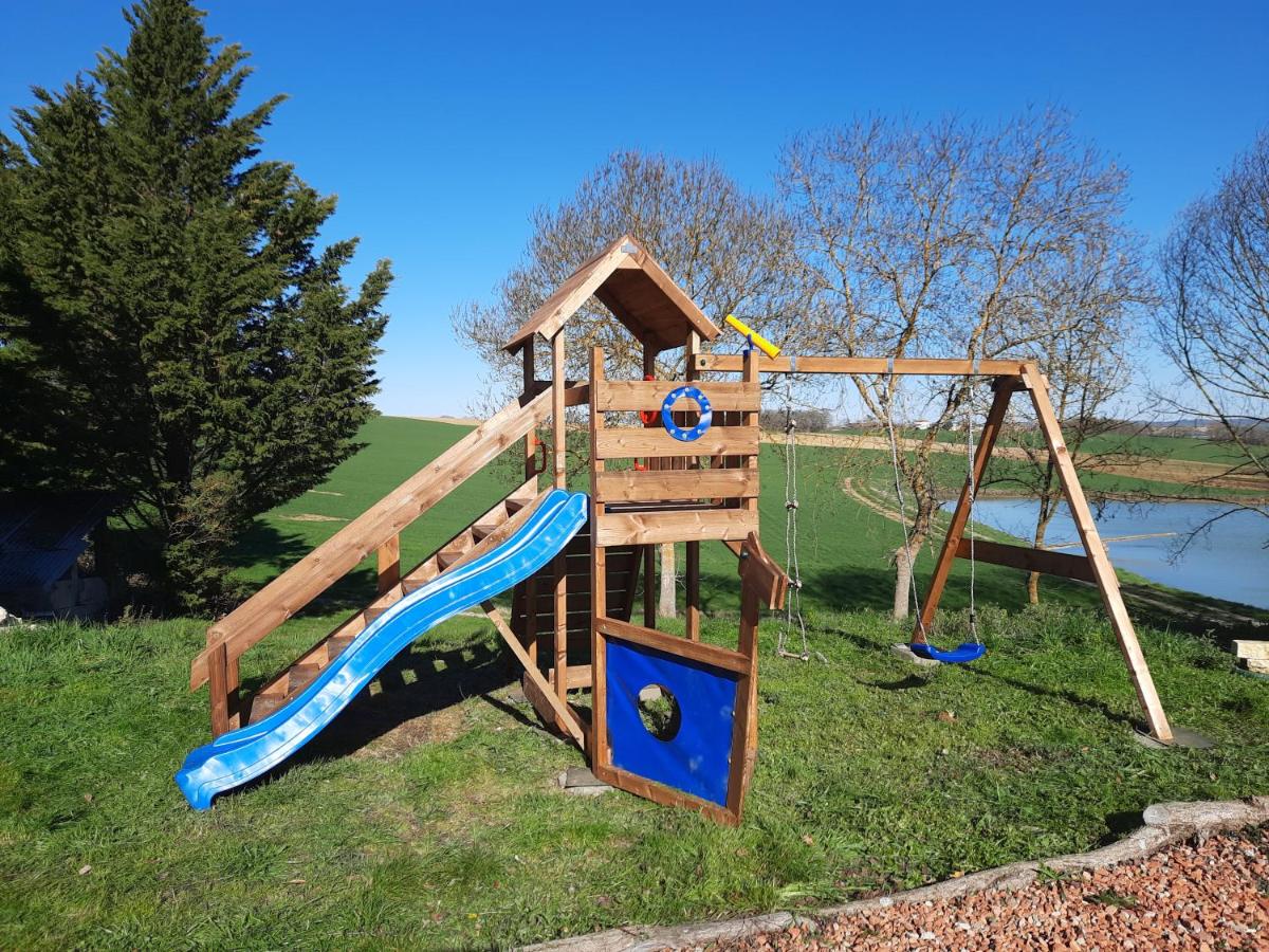 Maison de campagne, bord de lac, piscine, billard 11 per - Housity