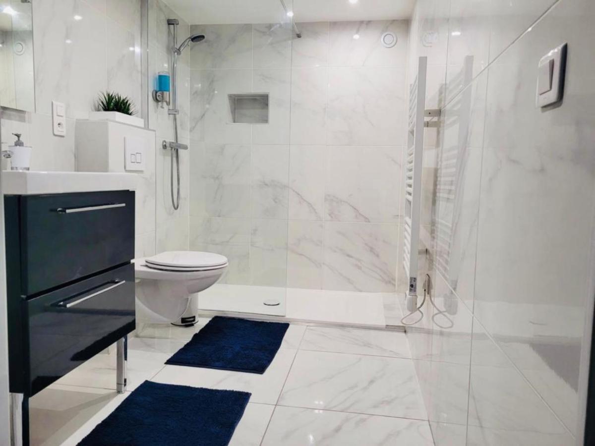 100m2 2 chambres 8 personnes - Grand parking et terrasse privée - Proche CDG-Parc expositions-Paris-Astérix-Disney - Housity