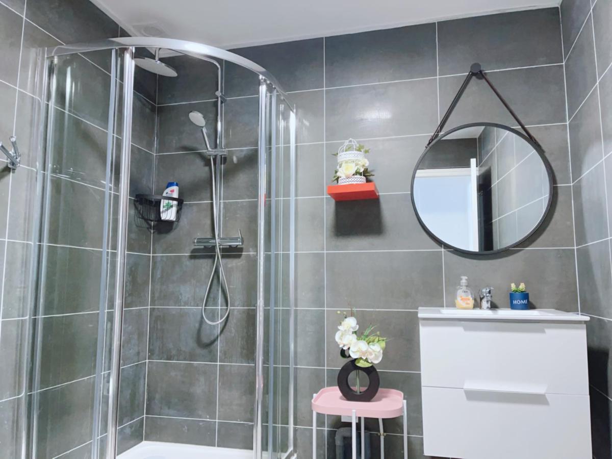 Suitetrails - Apt 67m2 hyper centre: 2 chambres, cuisine TV wifi