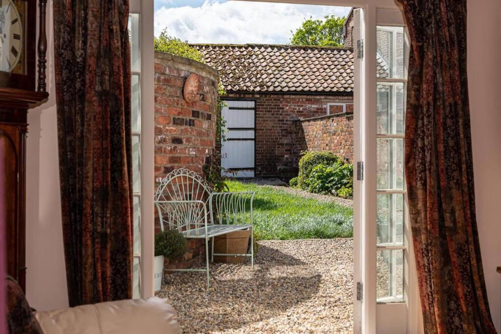 Willerby Grange Cottage - Housity