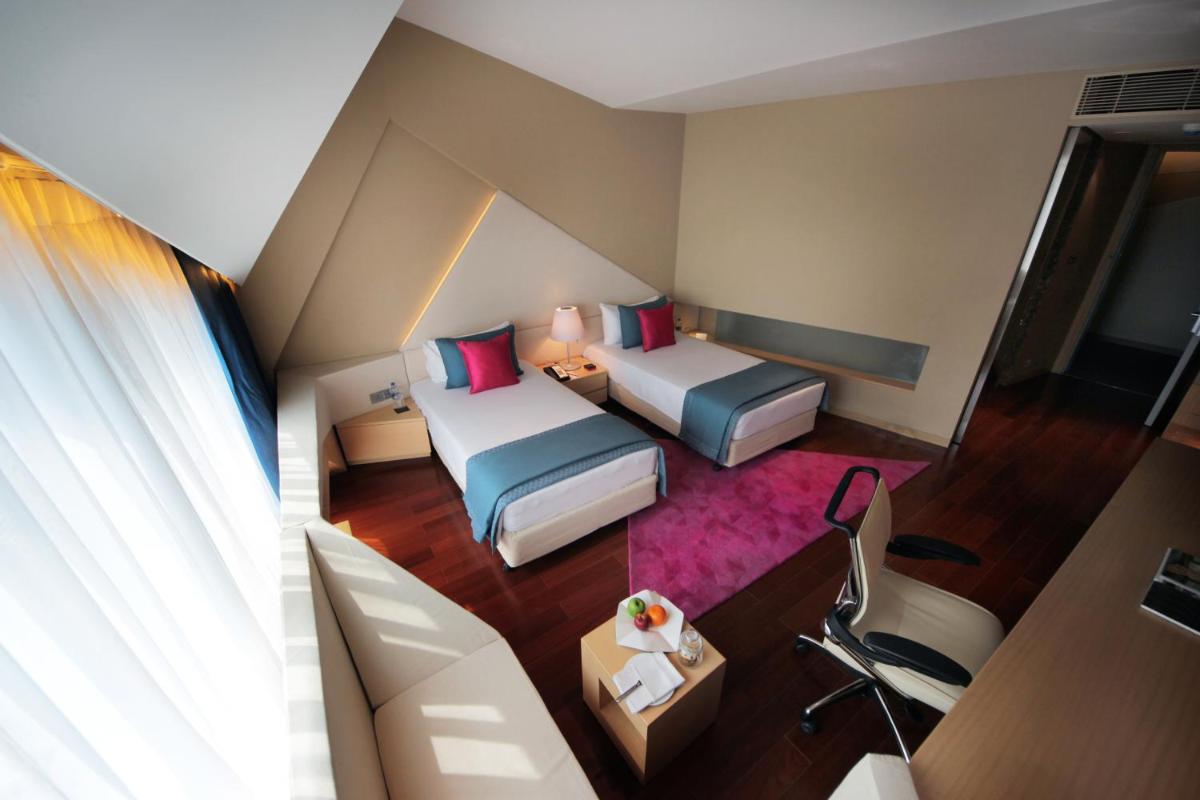 an overhead view of a hotel room with two beds at Vivanta New Delhi, Dwarka in New Delhi an overhead view of a hotel room with two beds at Vivanta New Delhi, Dwarka in New Delhi