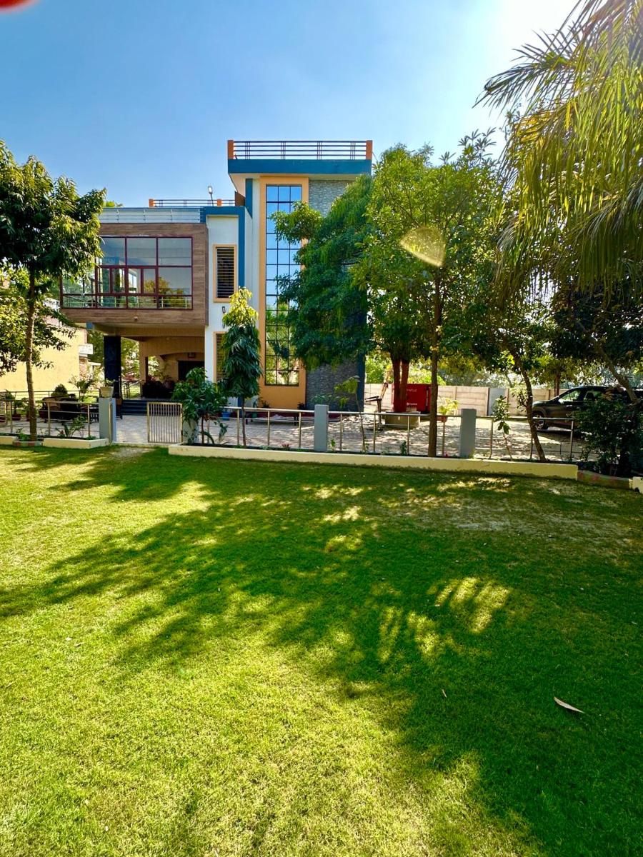 Suitetrails - Kaashi Flora - Luxury 3BHK