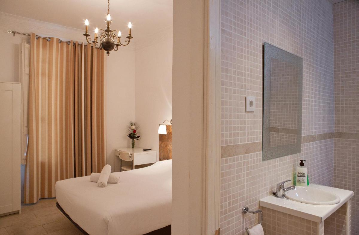 Hostal Martinval - Housity