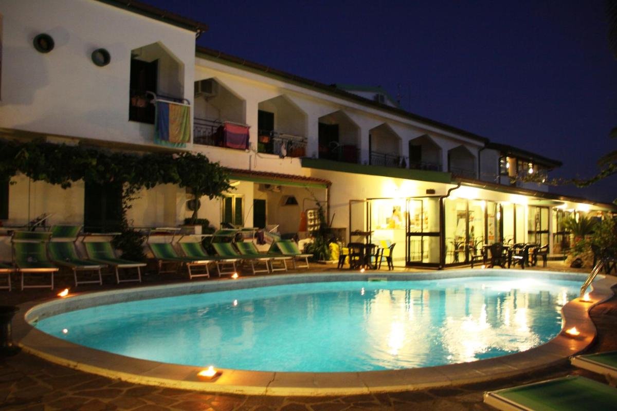 Hotel Marinella - Housity