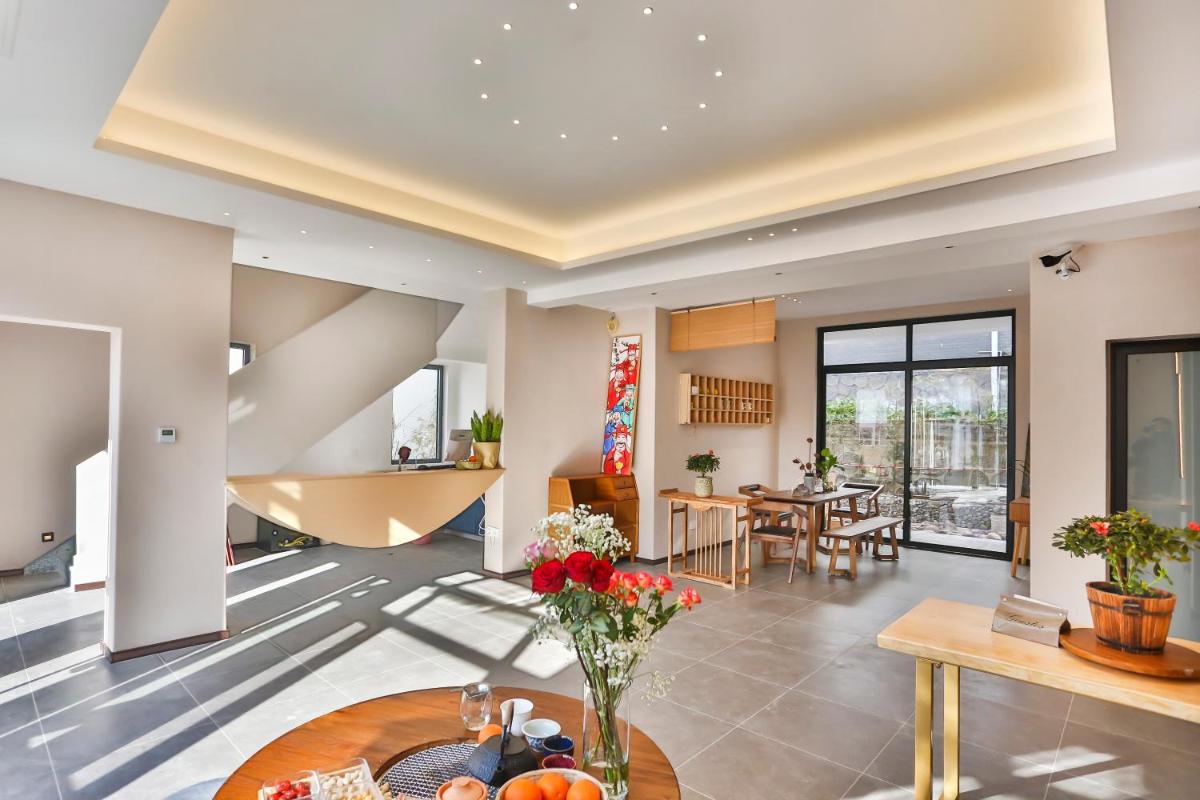 Flower Whisperer Homestay Tianmenshan Store free airport and station pick-up - Housity