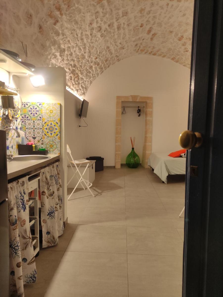 The doors, Apulia, Ostuni - Housity