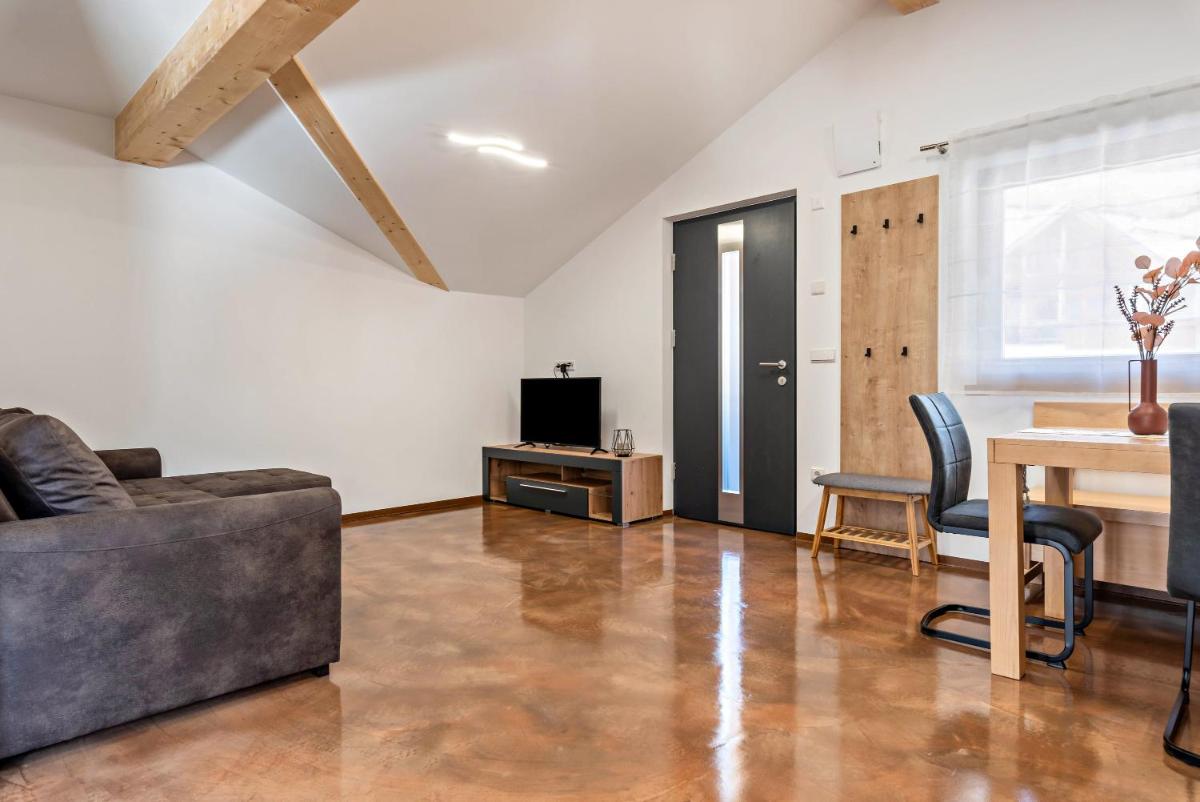 Trojer Apartment 3 - Housity