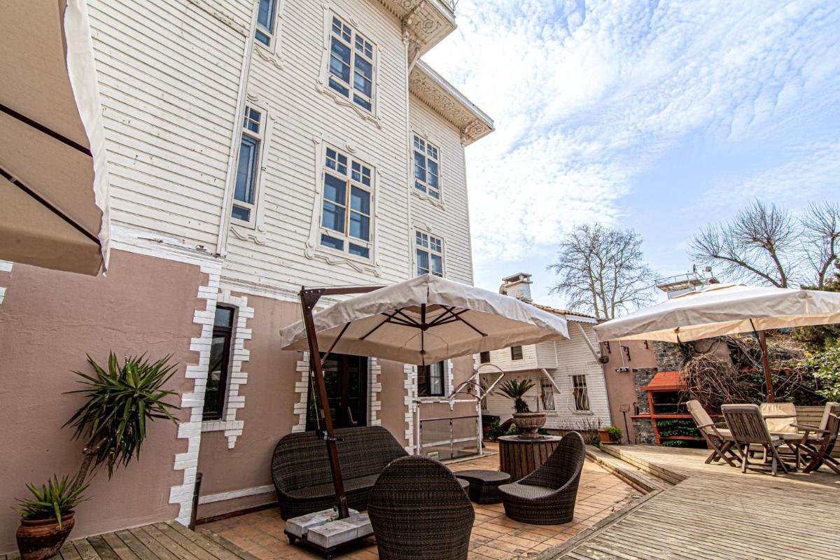 Splendid Studio in Historic Mansion in Beylerbeyi - Housity