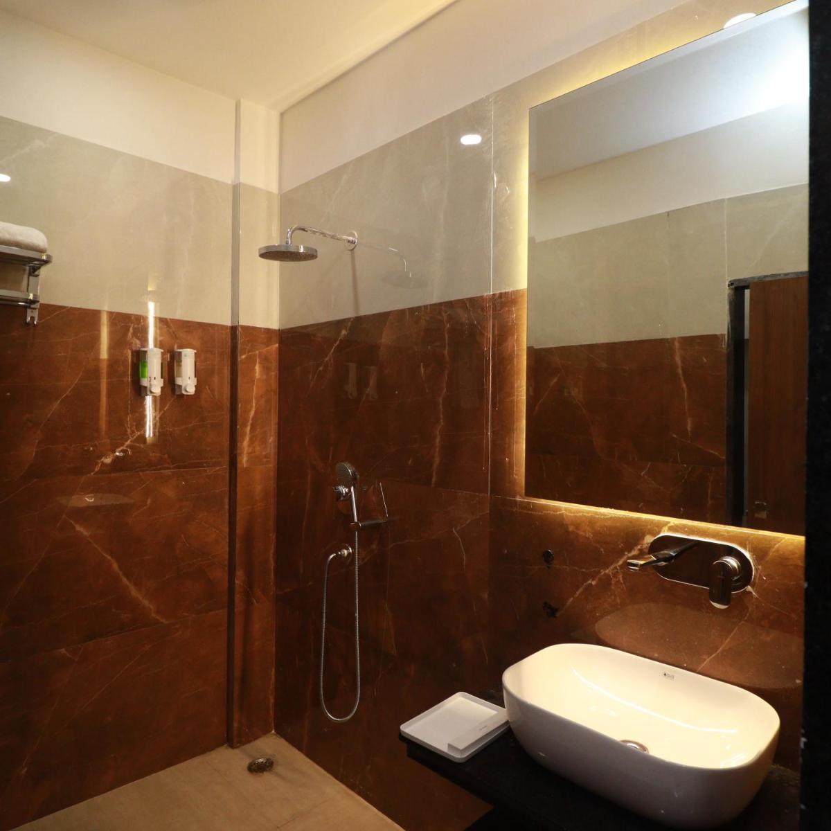 7 VACHAN LAWNS AND BANQUET - Housity