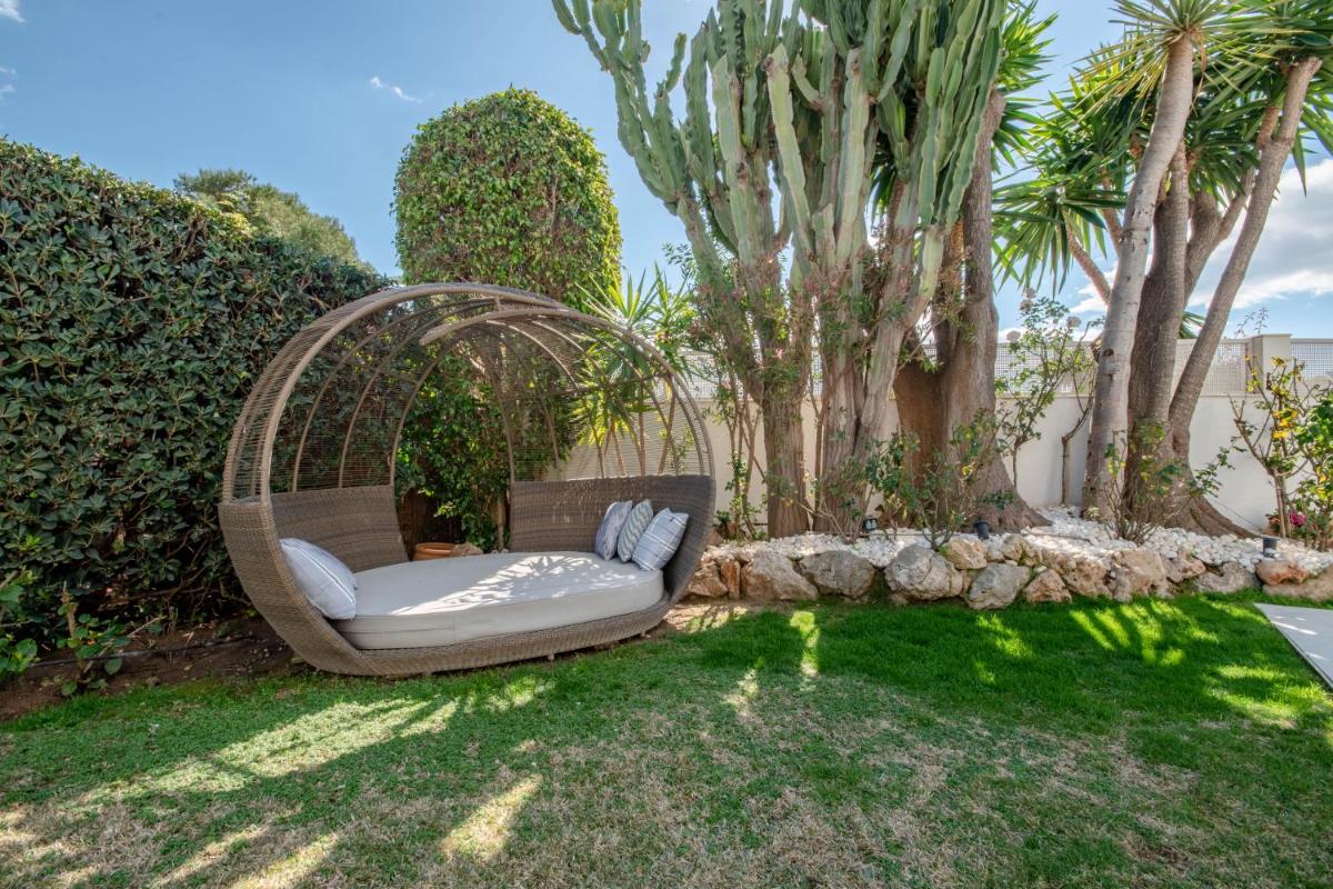 Villa encantadora junto a la playa en Los Monteros con seguridad 24 horas - Housity