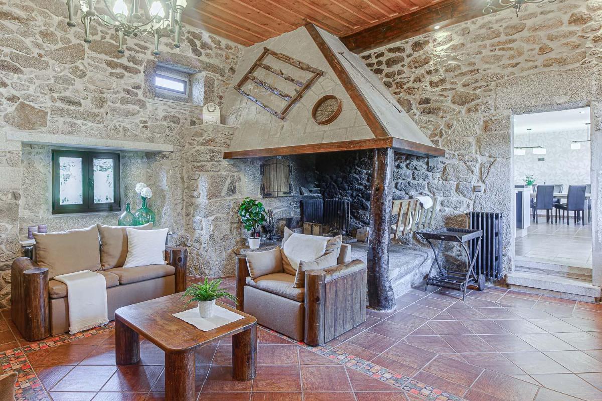 Cozy Pool Stone House - Housity