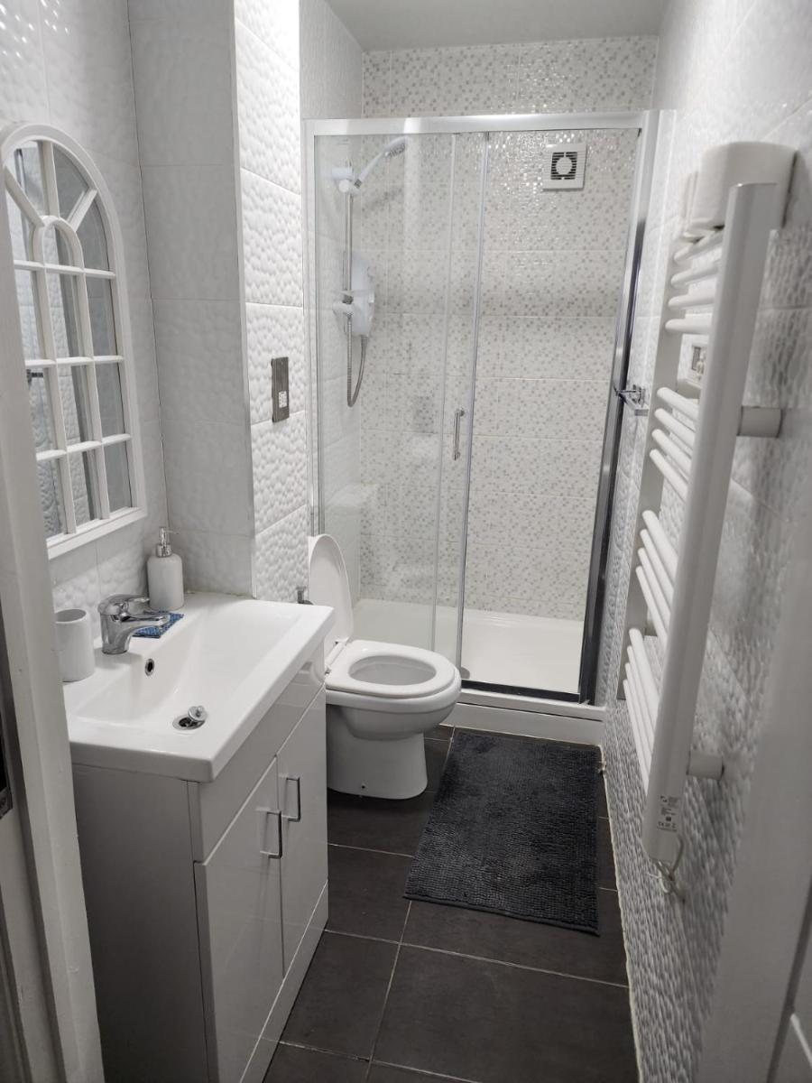 City centre lovely Apartment with the Cheapest Overnight Parking - Housity