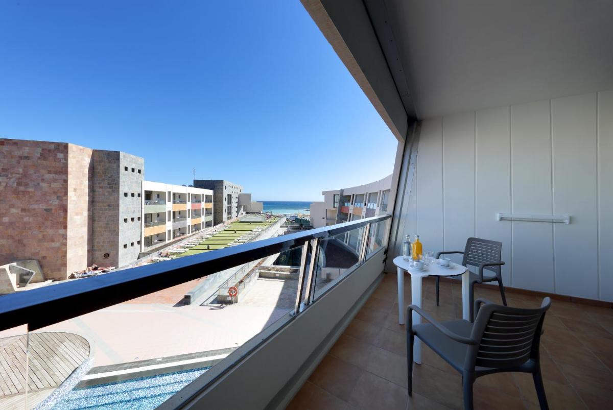 Un balcón o terraza de Eurostars Las Salinas