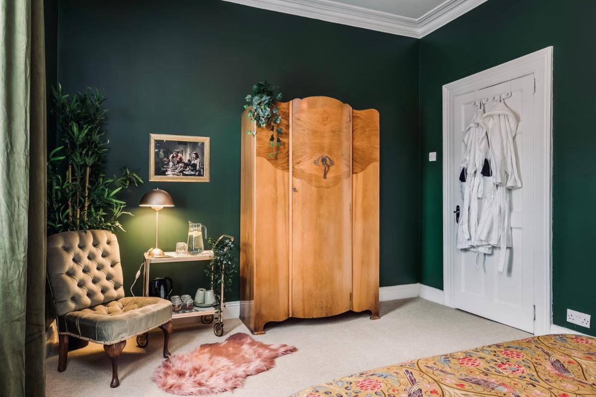 Beautiful B&B On The Park - Housity