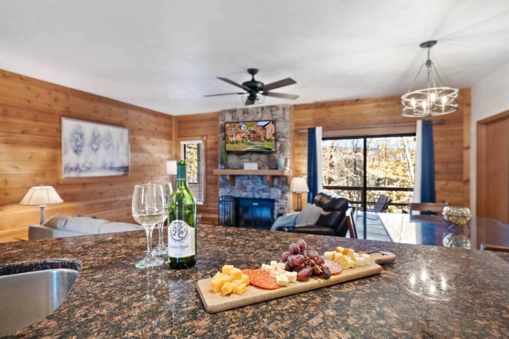 Beautiful Seven Springs- 2 Bed, 2 Bath Condo - Housity