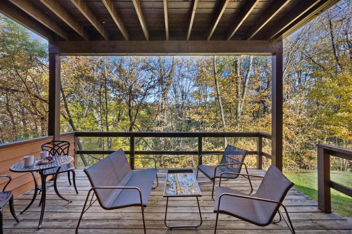 Beautiful Seven Springs- 2 Bed, 2 Bath Condo - Housity