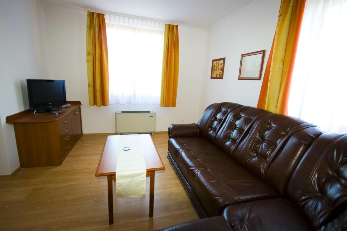 Szerencsemák Panzió - Housity