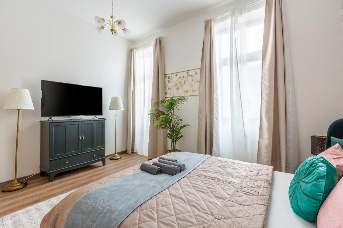 Suitetrails - Explore Budapest from a Luxurious Cozy Apartment
