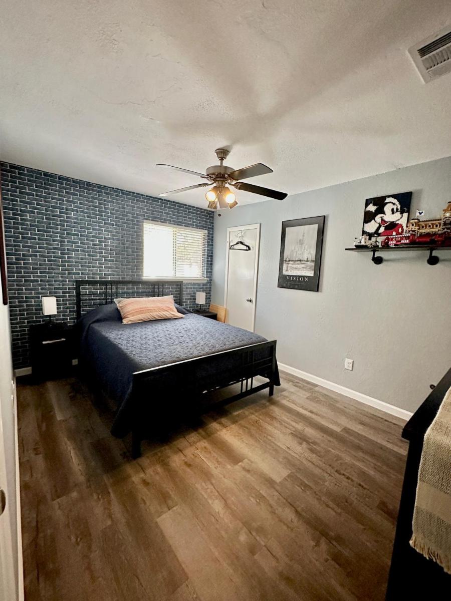 CASA ATX- Private room and Bathroom in Quiet Neighborhood - Housity