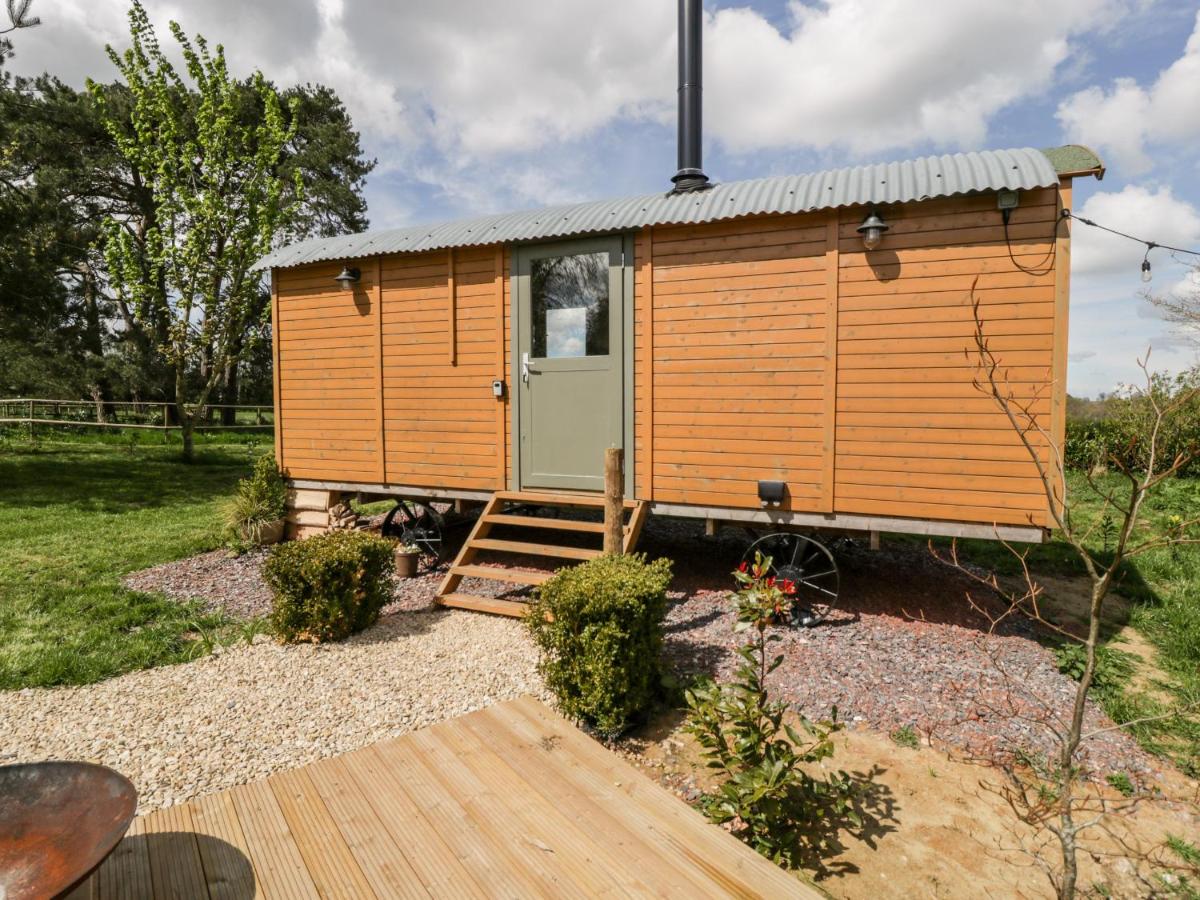 Forton House Shepherds Hut 2 - Housity