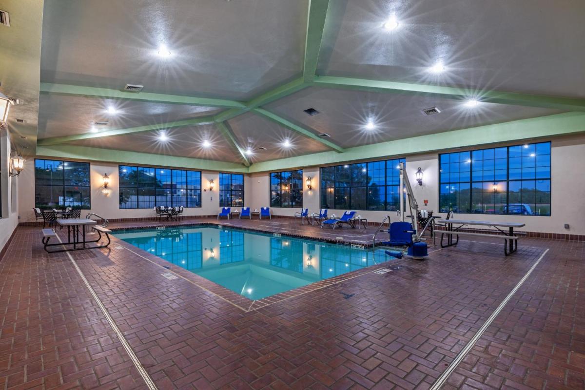 Holiday Inn Express & Suites Tulsa S Broken Arrow Hwy 51 by IHG - Housity