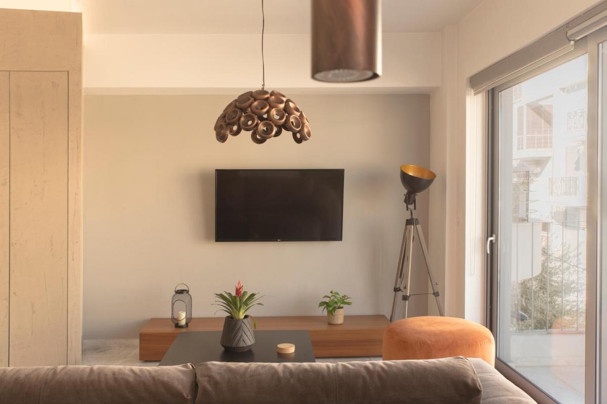 Luxury Apt with Parking-Living Stone Silver - Housity