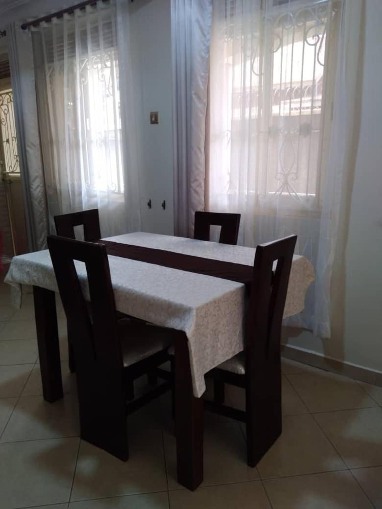 742 Hill's Apartments - Housity