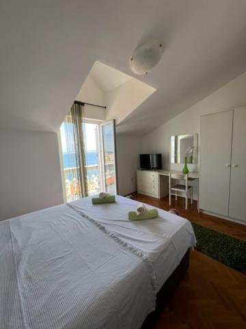Apartment Zelenčić - Housity