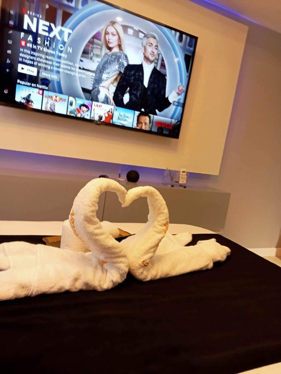 Elegant Studio with videoke at Azure North Pampanga - Housity