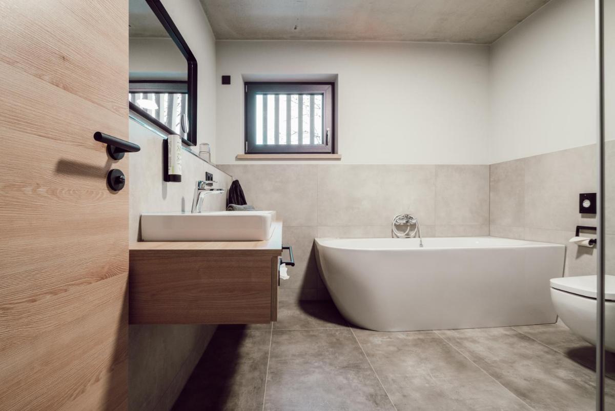 ADEBAR Stadthotel - Housity