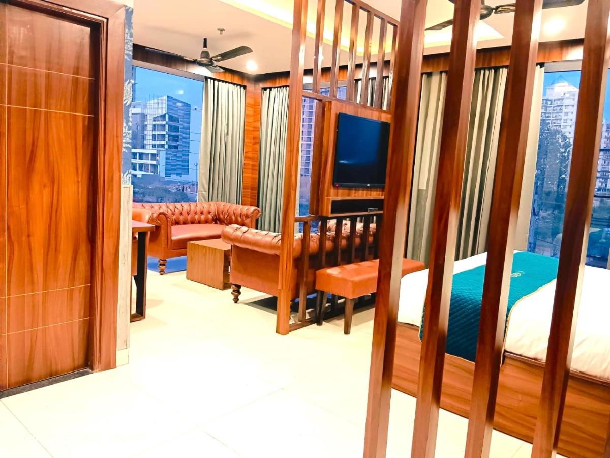 RONTA WORLD HOTELS - Housity